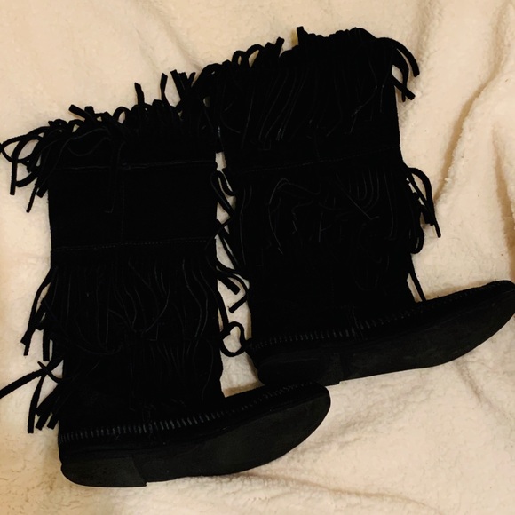 Minnetonka Fringed Suede Boots Size 6 - Picture 4 of 4